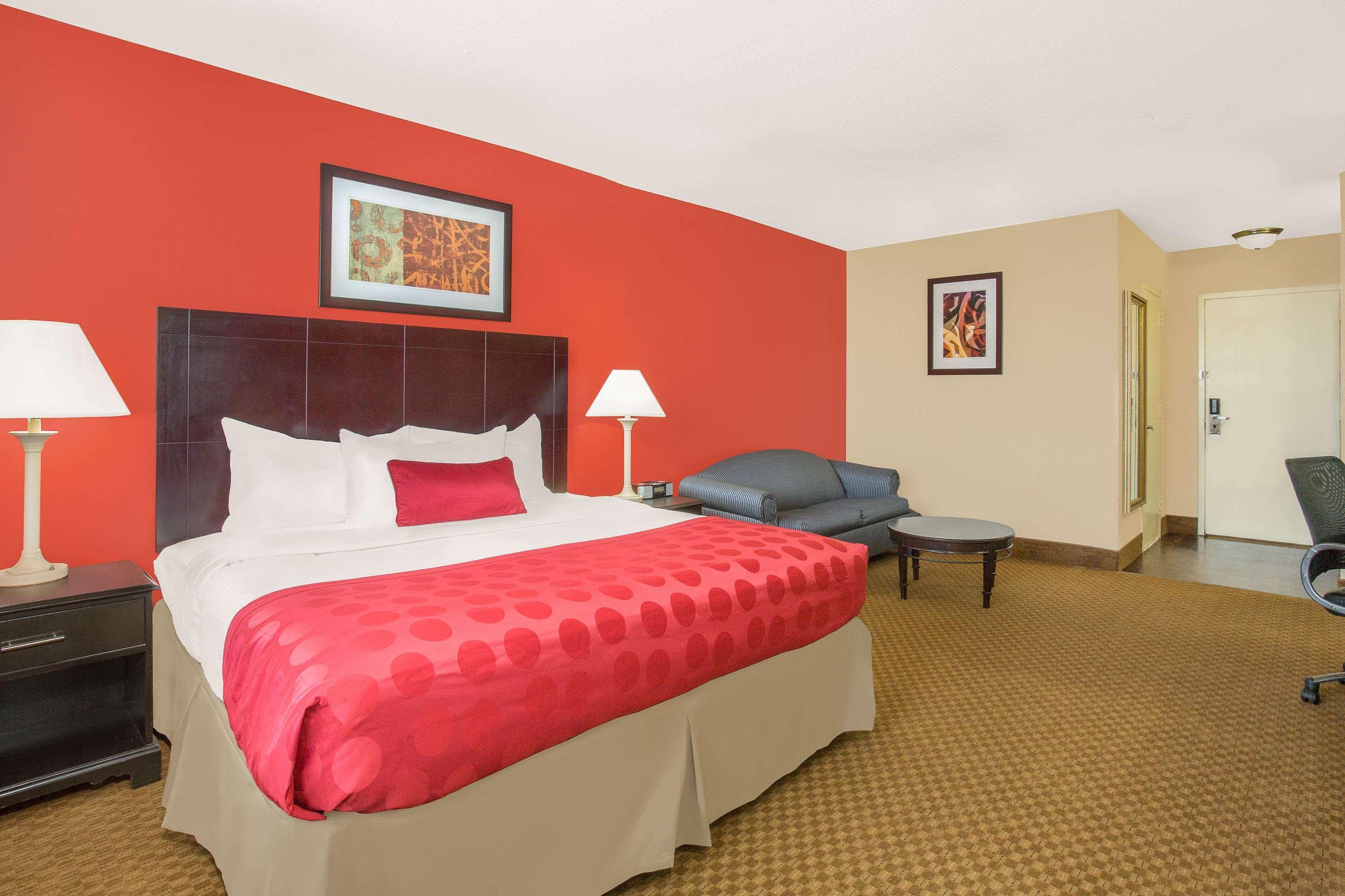 Ramada Plaza By Wyndham Fayetteville Fort Bragg Area Экстерьер фото