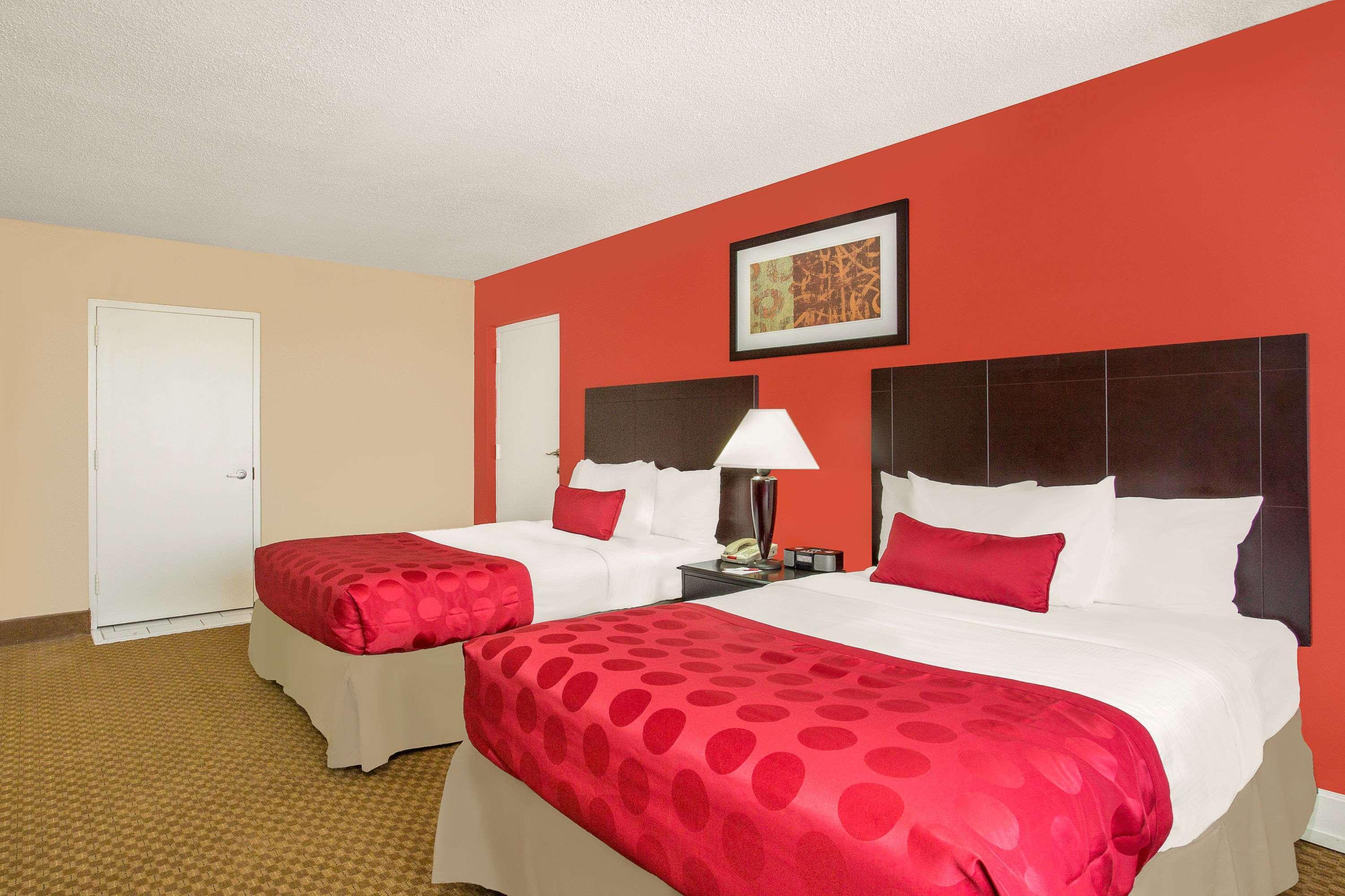 Ramada Plaza By Wyndham Fayetteville Fort Bragg Area Экстерьер фото