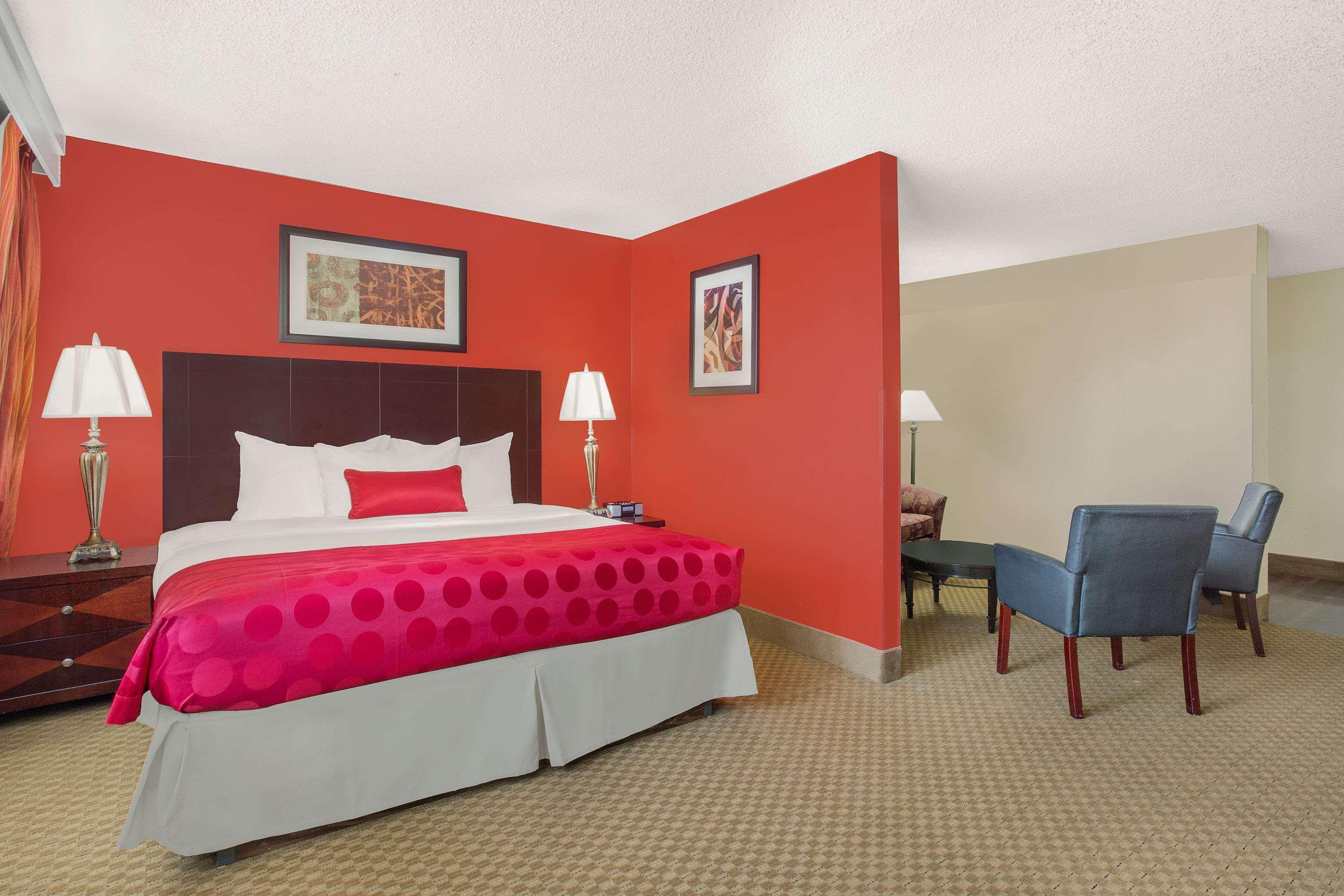 Ramada Plaza By Wyndham Fayetteville Fort Bragg Area Экстерьер фото