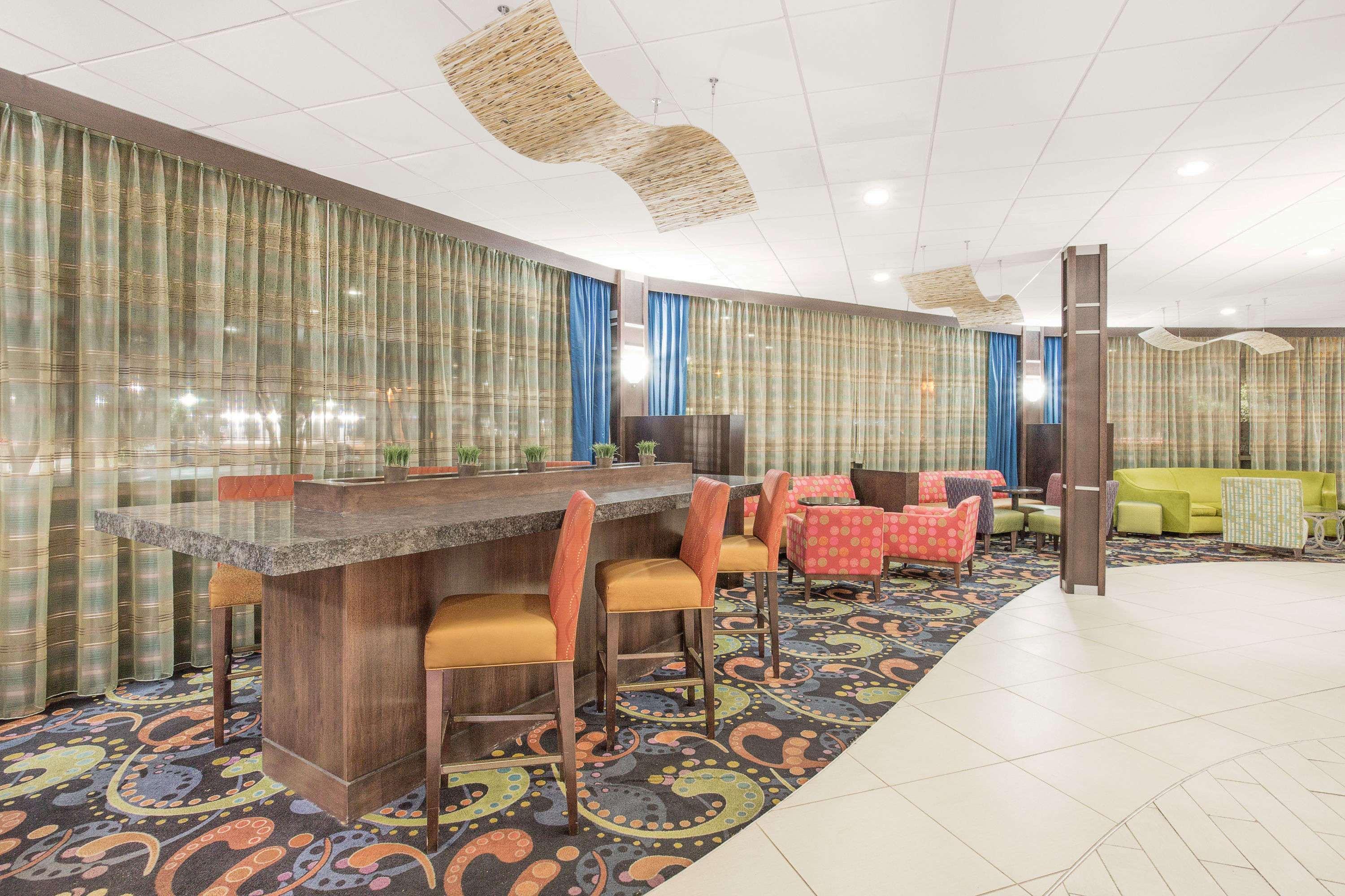 Ramada Plaza By Wyndham Fayetteville Fort Bragg Area Экстерьер фото