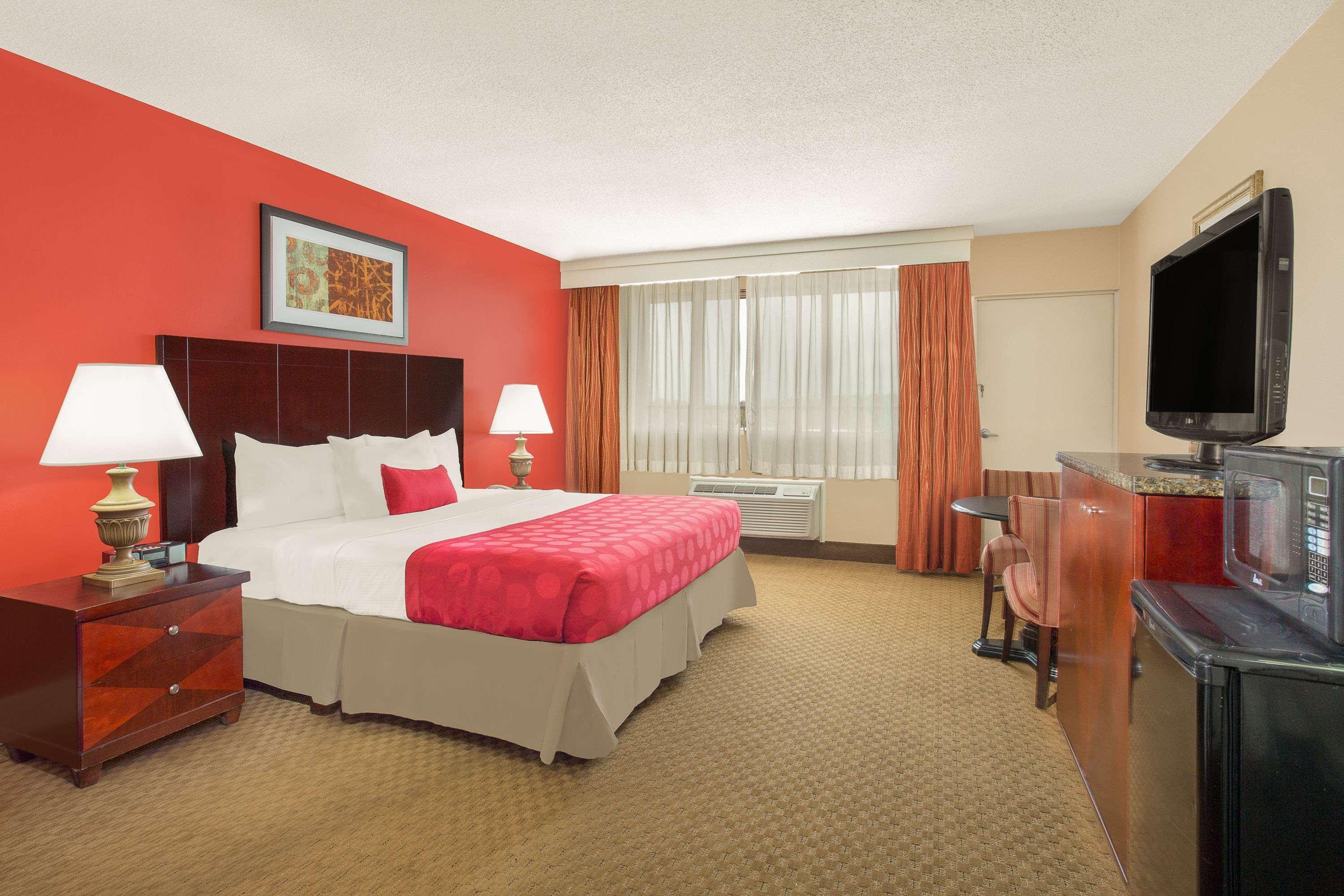 Ramada Plaza By Wyndham Fayetteville Fort Bragg Area Экстерьер фото