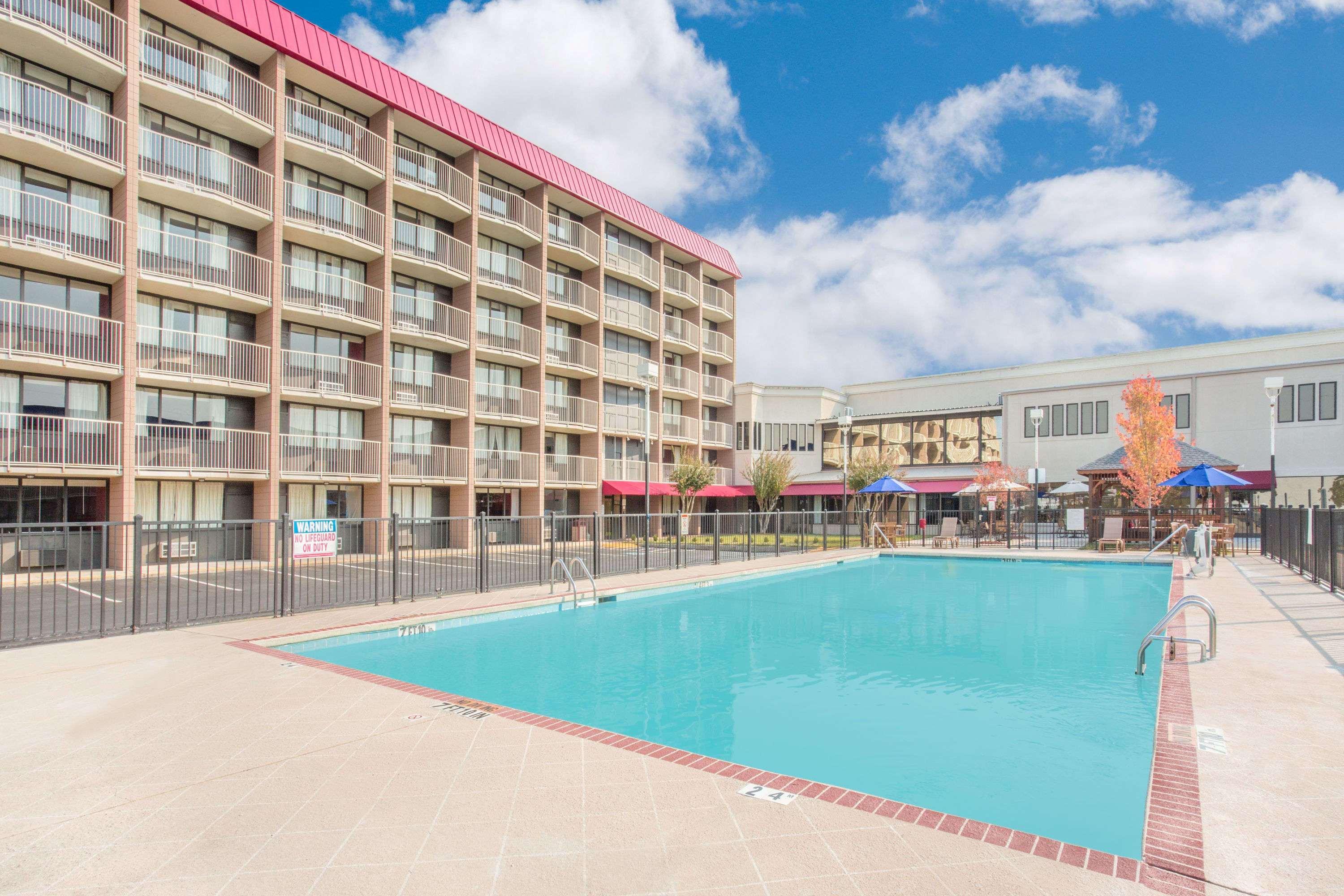 Ramada Plaza By Wyndham Fayetteville Fort Bragg Area Экстерьер фото