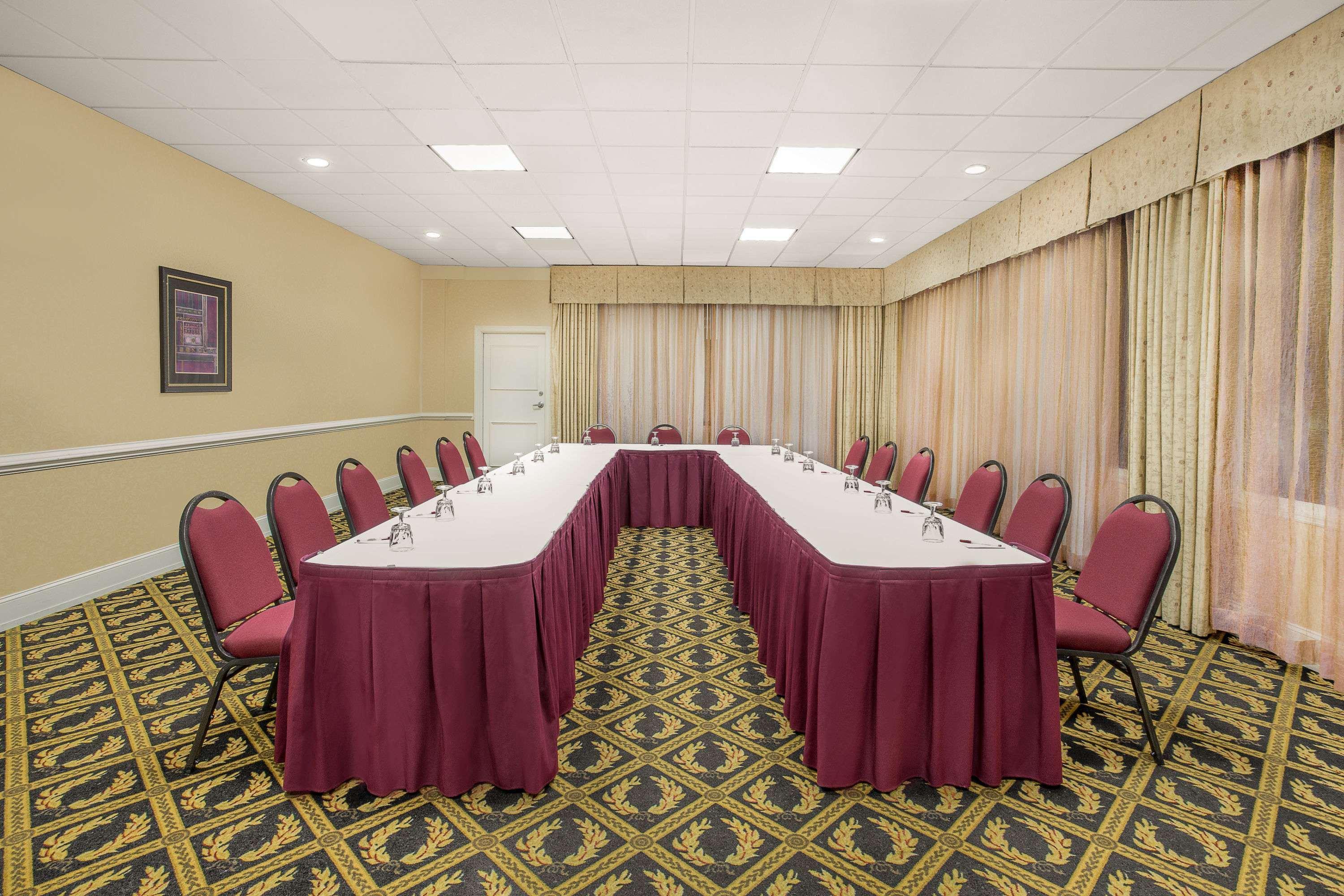 Ramada Plaza By Wyndham Fayetteville Fort Bragg Area Экстерьер фото
