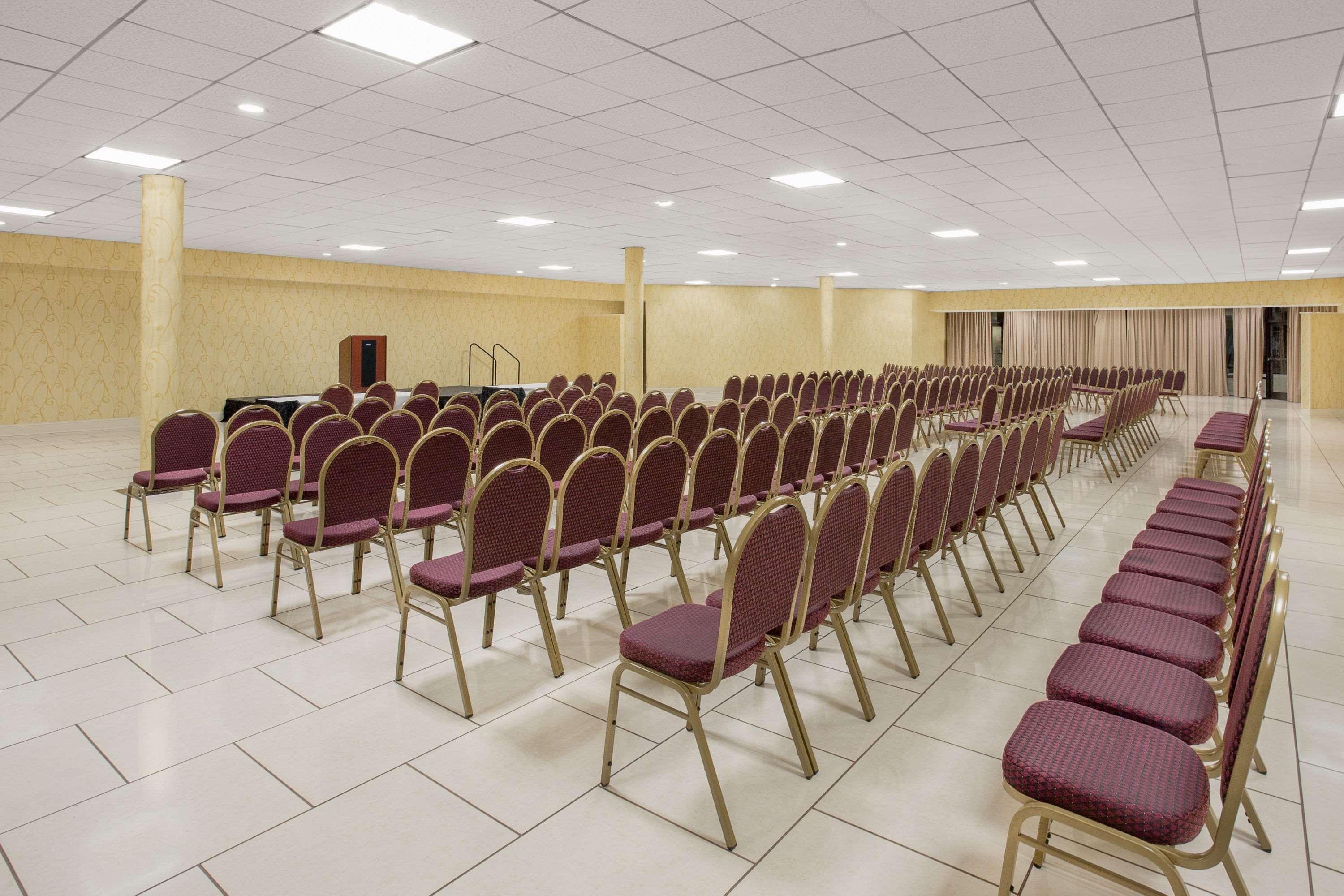Ramada Plaza By Wyndham Fayetteville Fort Bragg Area Экстерьер фото