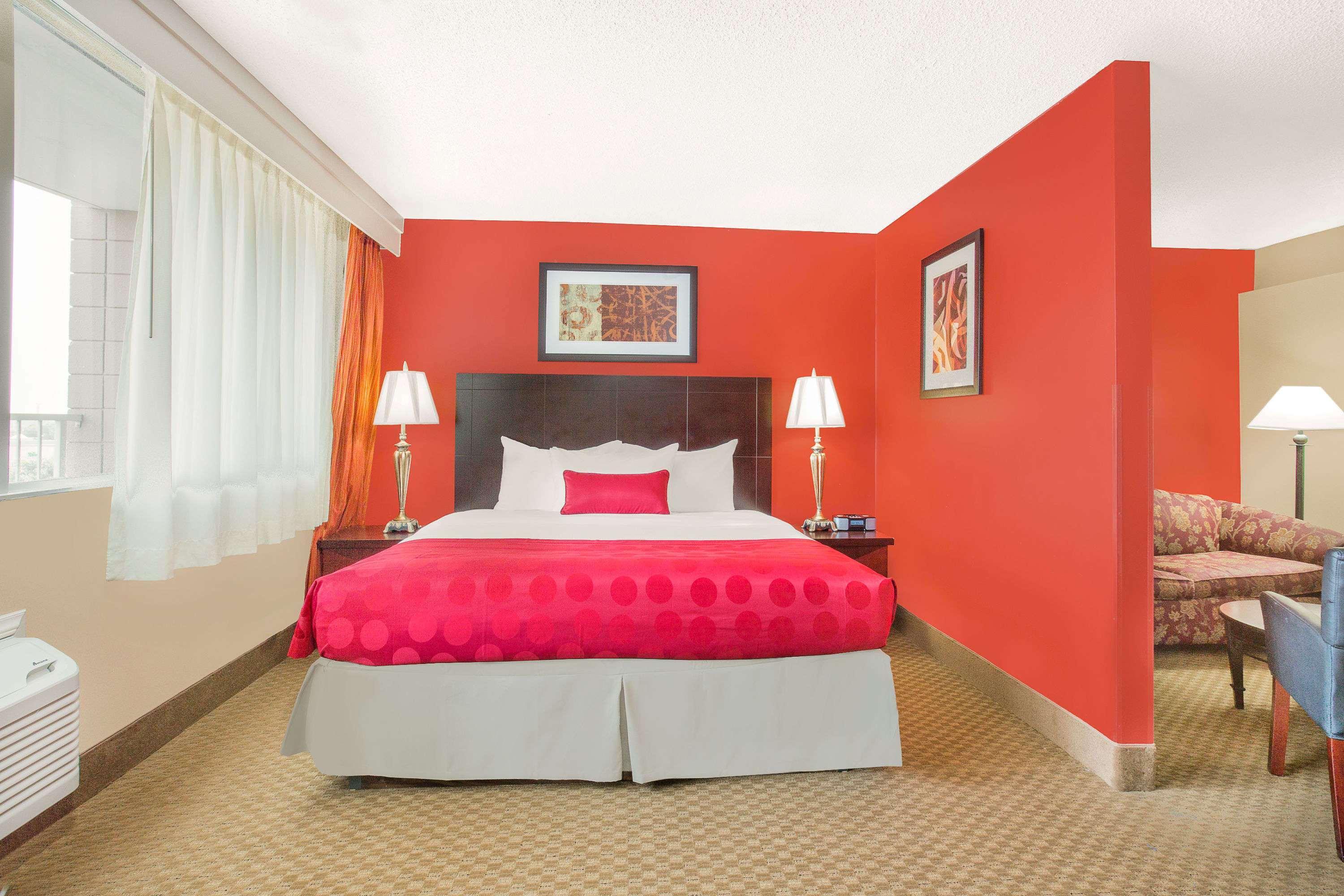 Ramada Plaza By Wyndham Fayetteville Fort Bragg Area Экстерьер фото