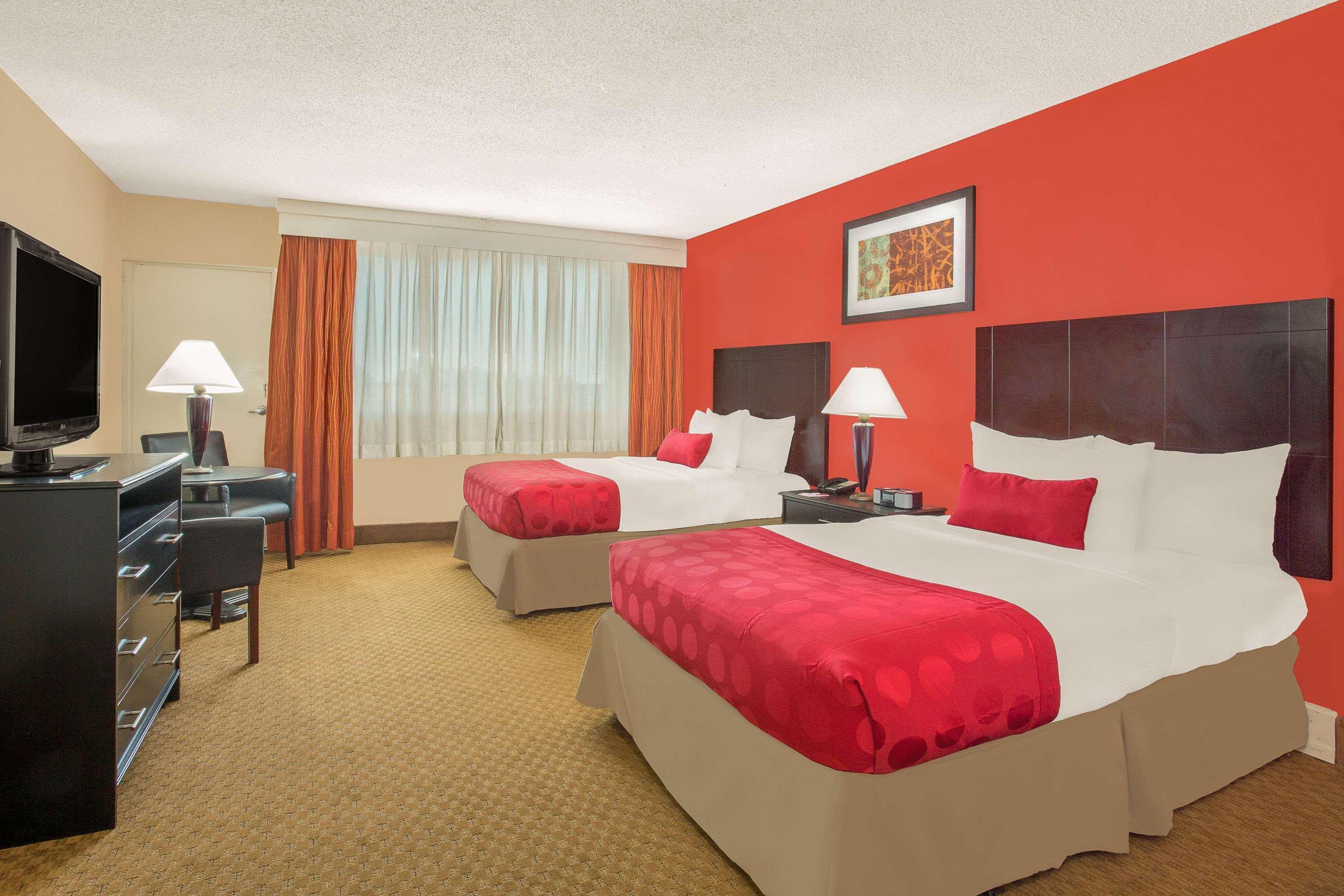Ramada Plaza By Wyndham Fayetteville Fort Bragg Area Экстерьер фото