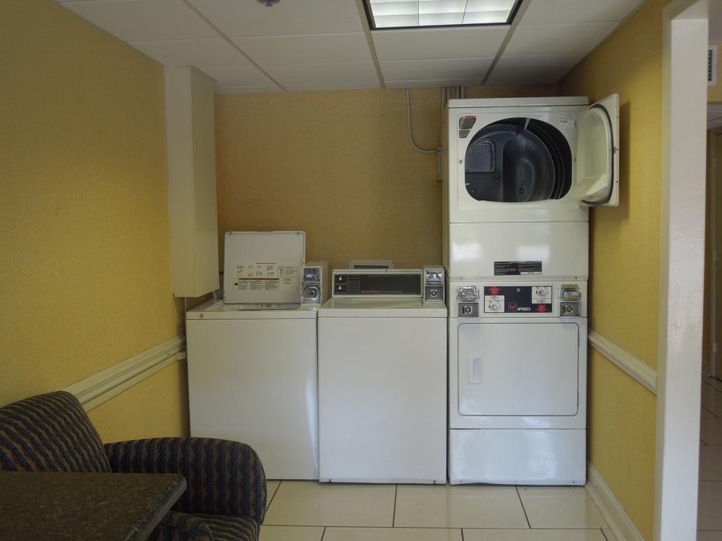 Ramada Plaza By Wyndham Fayetteville Fort Bragg Area Экстерьер фото