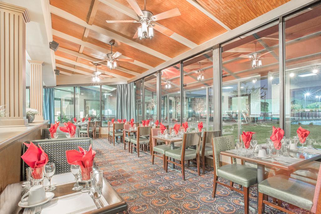 Ramada Plaza By Wyndham Fayetteville Fort Bragg Area Экстерьер фото
